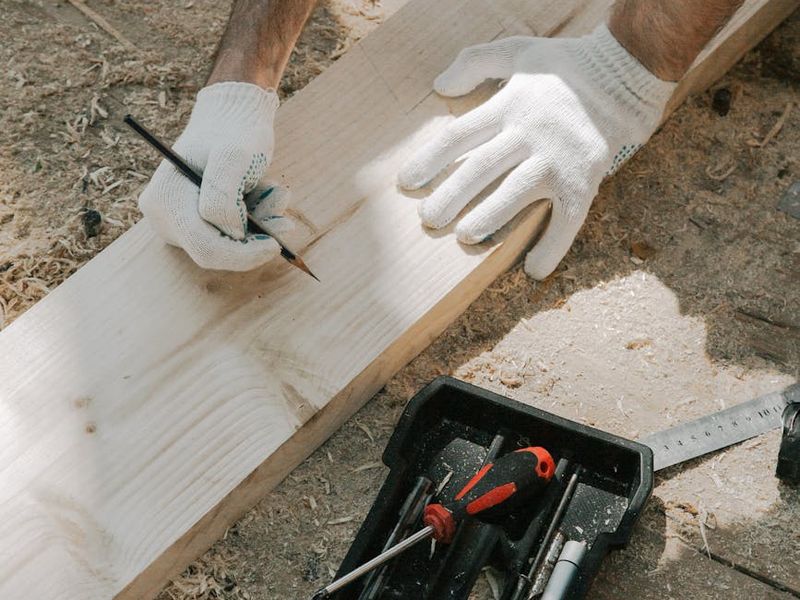 Close-up shot of a man's hands in a strong plank position.